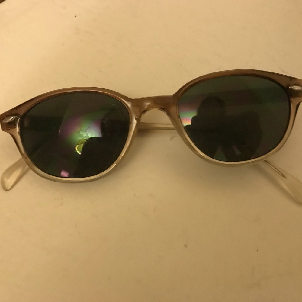 Ombré translucent sunglasses